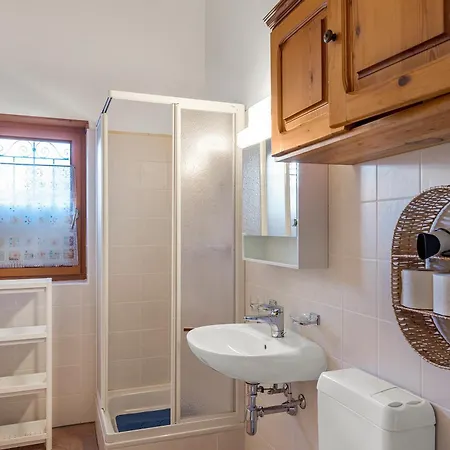 Σπίτι διακοπών Casa Lara: Cosy Alpine Near + Garden